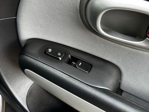 Used 2016 Kia Soul FWD image 19