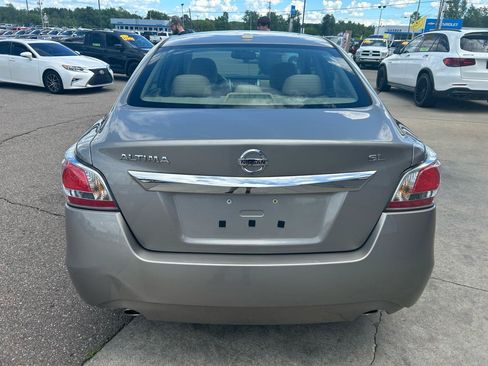 Used 2015 Nissan Altima 2.5 SL w/ Technology Package FWD image 6