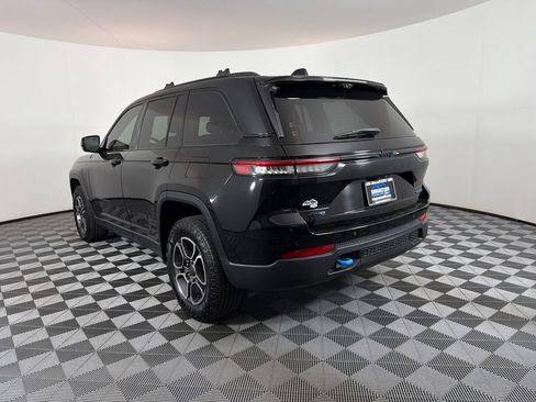 Used 2023 Jeep Grand Cherokee Trailhawk w/ Advanced Protech Group II AWD/4WD image 5