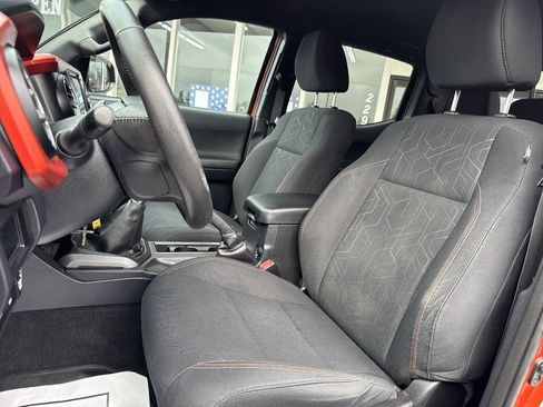 Used 2017 Toyota Tacoma TRD Sport w/ Tow Package AWD/4WD image 31