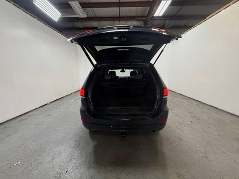 Used 2018 Jeep Grand Cherokee Altitude AWD/4WD image 9