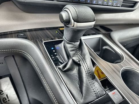 Used 2021 Toyota Sienna Limited image 27