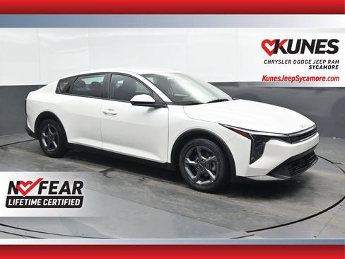 Used 2025 Kia K4 LXS image 1