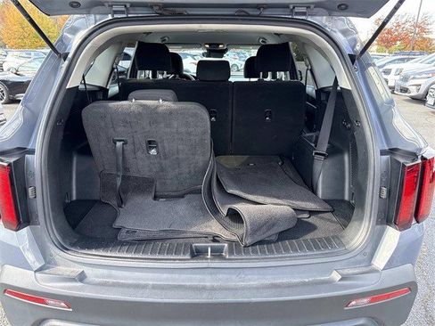 Used 2023 Kia Sorento LX image 12