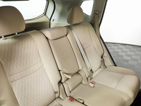 Used 2017 Nissan Rogue S image 18