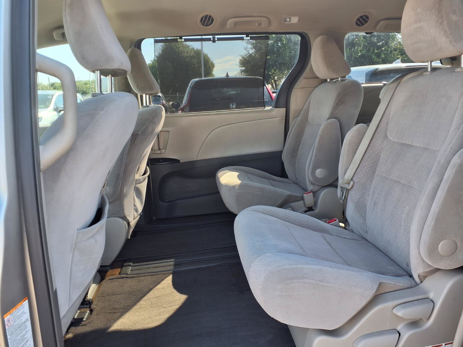 Used 2016 Toyota Sienna LE FWD image 17