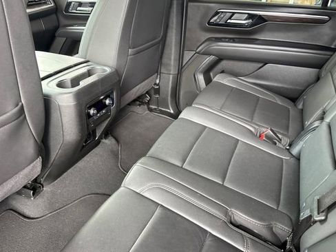 Used 2025 Chevrolet Suburban LT AWD/4WD image 12