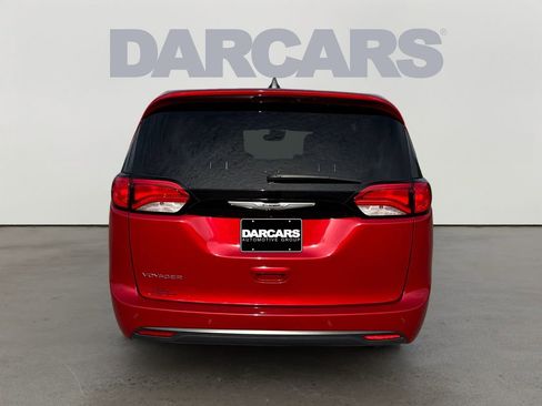Used 2025 Chrysler Voyager LX FWD image 6