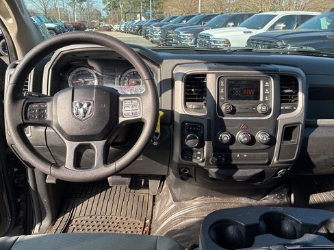 Used 2017 RAM 1500 Express image 20