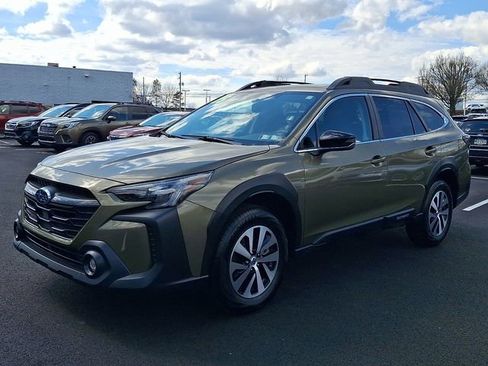 Certified 2025 Subaru Outback Premium image 3