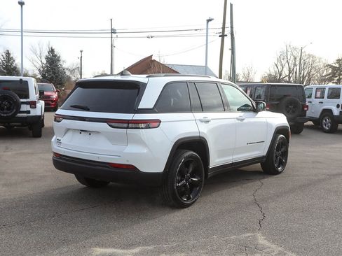 Used 2023 Jeep Grand Cherokee Altitude image 7