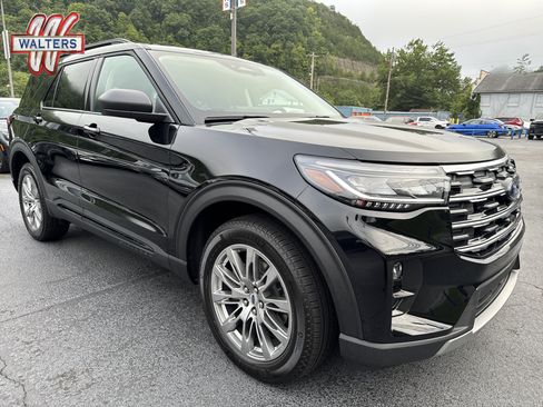 New 2026 Ford Explorer Active w/ Active Comfort Package AWD/4WD image 1