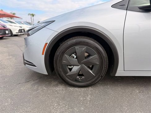 Used 2025 Toyota Prius Plug-In Hybrid image 23