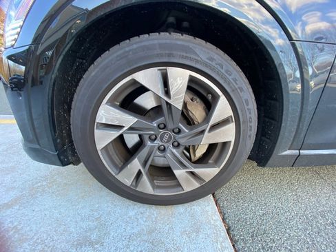 Used 2022 Audi e-tron Premium Plus image 27