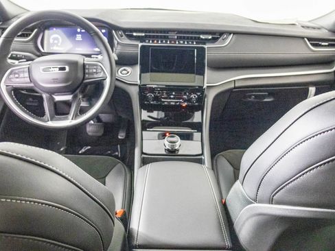 New 2025 Jeep Grand Cherokee L Altitude image 3