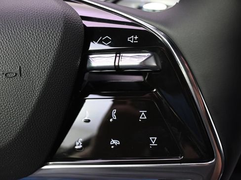 New 2027 Cadillac Vistiq Luxury w/ LPO, Floor Liner Package AWD/4WD image 34