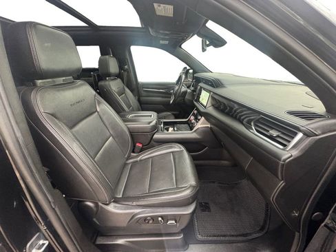 Used 2022 GMC Yukon XL Denali image 16