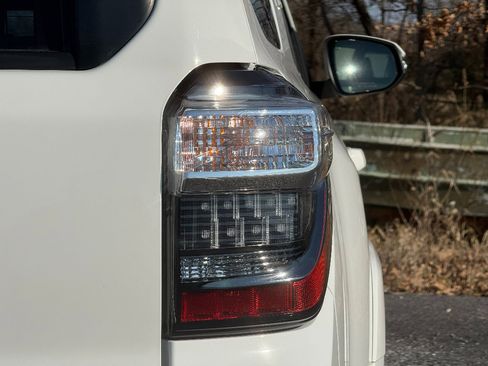 Used 2021 Toyota 4Runner TRD Off-Road Premium image 10