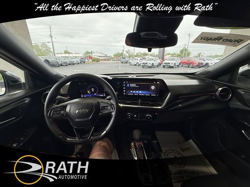 Used 2024 Chevrolet Trax RS w/ Sunroof Package FWD image 15