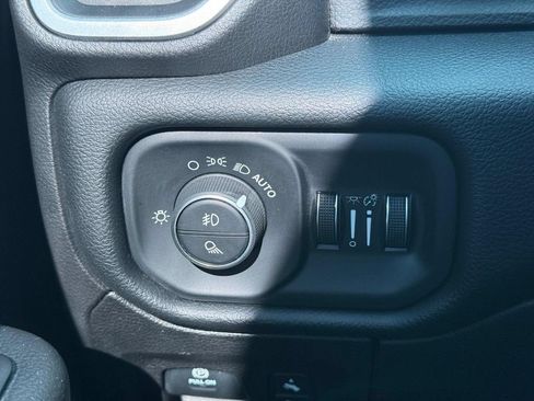 Used 2019 RAM 1500 Big Horn AWD/4WD image 19