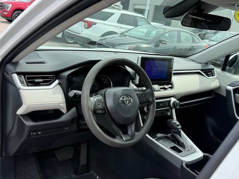 Used 2025 Toyota RAV4 XLE w/ Convenience Package AWD/4WD image 4