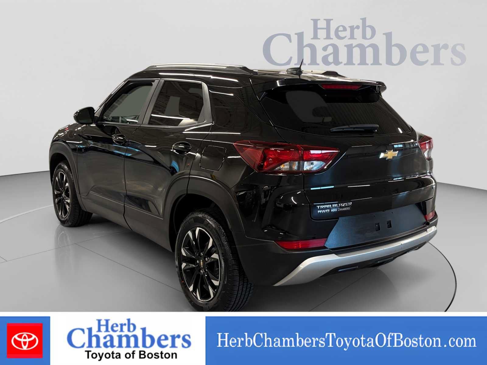 Used 2023 Chevrolet TrailBlazer LT w/ Convenience Package AWD/4WD image 3