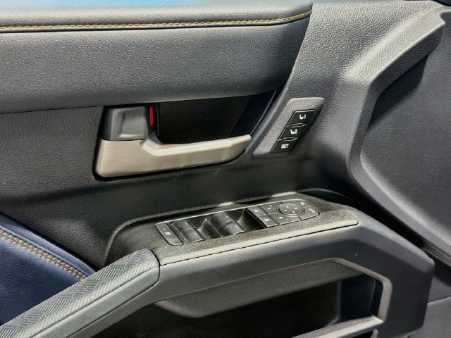 Used 2025 Toyota 4Runner Platinum AWD/4WD image 15
