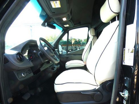 Used 2019 Mercedes-Benz Sprinter 170 image 11