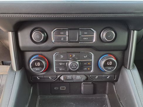 Certified 2021 Chevrolet Suburban Z71 w/ Z71 Off-Road Package image 14