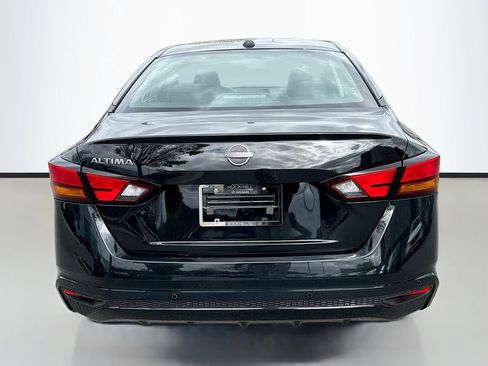 Used 2025 Nissan Altima 2.5 SV image 6