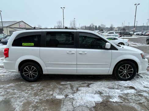 Used 2017 Dodge Grand Caravan GT image 4