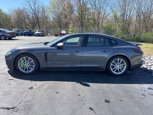 Used 2018 Porsche Panamera 4 image 3