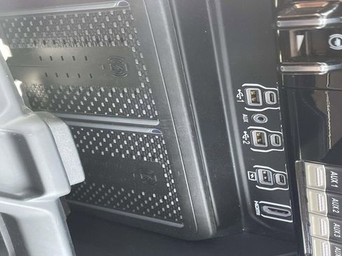 Used 2025 RAM 2500 Limited AWD/4WD image 30
