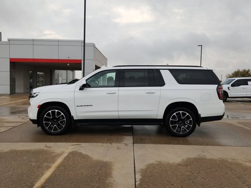 Used 2023 Chevrolet Suburban RST image 3