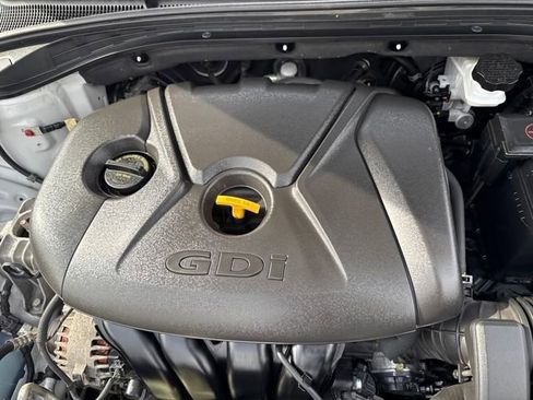 Used 2018 Hyundai Elantra GT image 40