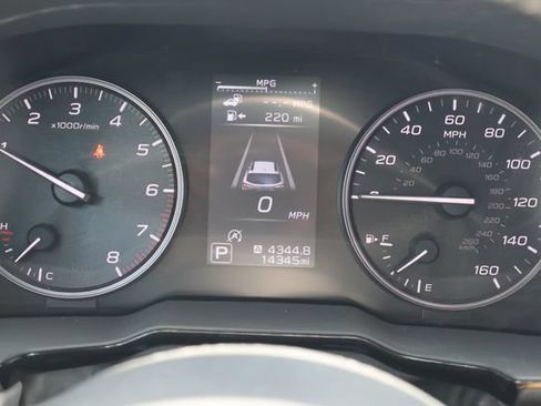 Certified 2025 Subaru Outback Premium w/ Popular Package #1A AWD/4WD image 9