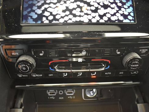 Used 2025 Jeep Grand Cherokee L Altitude AWD/4WD image 24