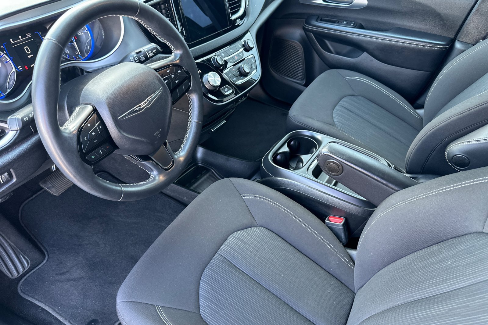 Used 2020 Chrysler Pacifica Touring w/ S Appearance Package FWD image 10