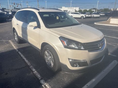 Used 2015 Chevrolet Traverse LT image 1