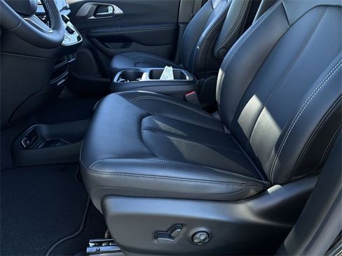 New 2026 Chrysler Voyager LX image 19