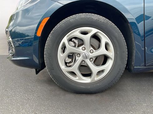 Used 2024 Chrysler Pacifica Limited image 31