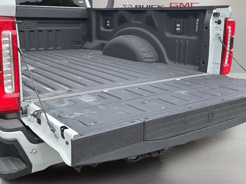 Used 2025 Ford F350 Lariat w/ Lariat Ultimate Package AWD/4WD image 18