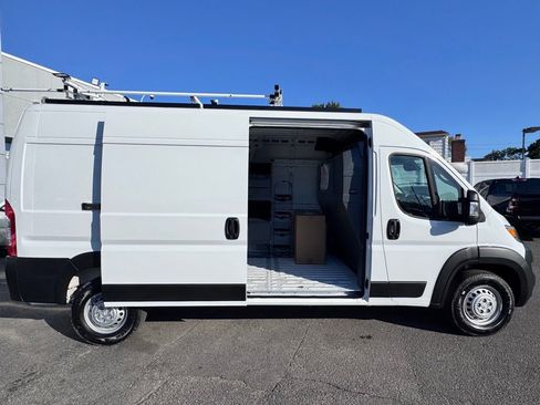 Used 2025 RAM ProMaster 2500 w/ Convenience Group FWD image 10