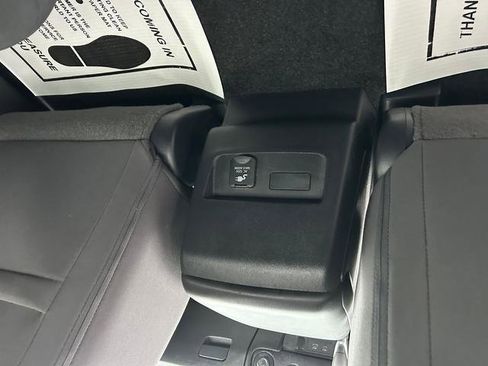 Used 2024 Nissan Frontier S w/ S Utility Package image 15