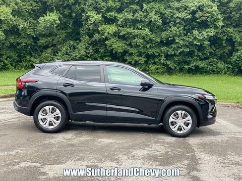Used 2024 Chevrolet Trax LS FWD image 8