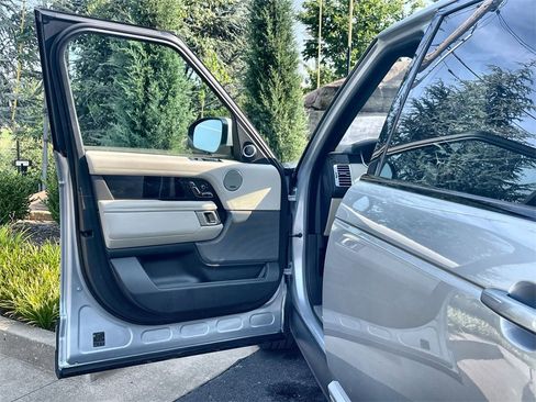 Used 2020 Land Rover Range Rover Long Wheelbase HSE image 18