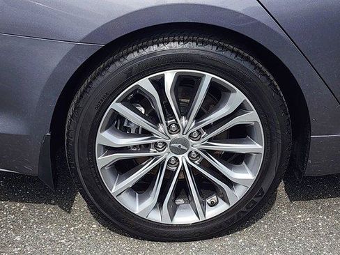 Used 2015 Hyundai Genesis 3.8 RWD image 12