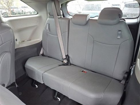 Used 2023 Toyota Sienna XLE image 9