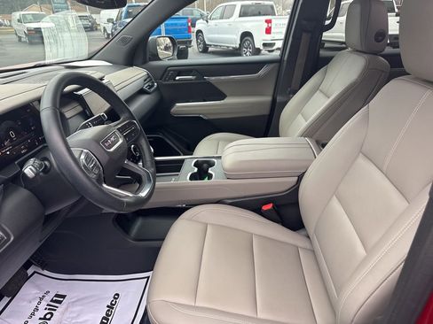 Used 2024 GMC Acadia Elevation w/ Luxury Package image 2