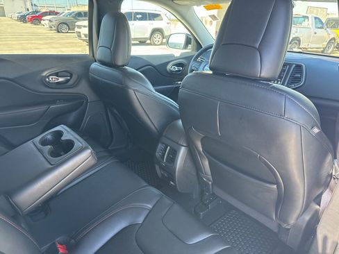 Used 2022 Jeep Cherokee Trailhawk image 13